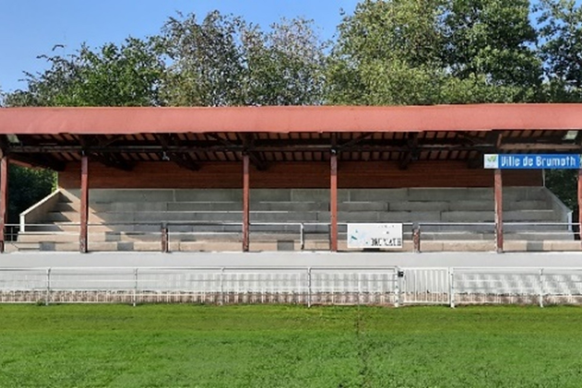 Rénovation des tribunes à Brumath.