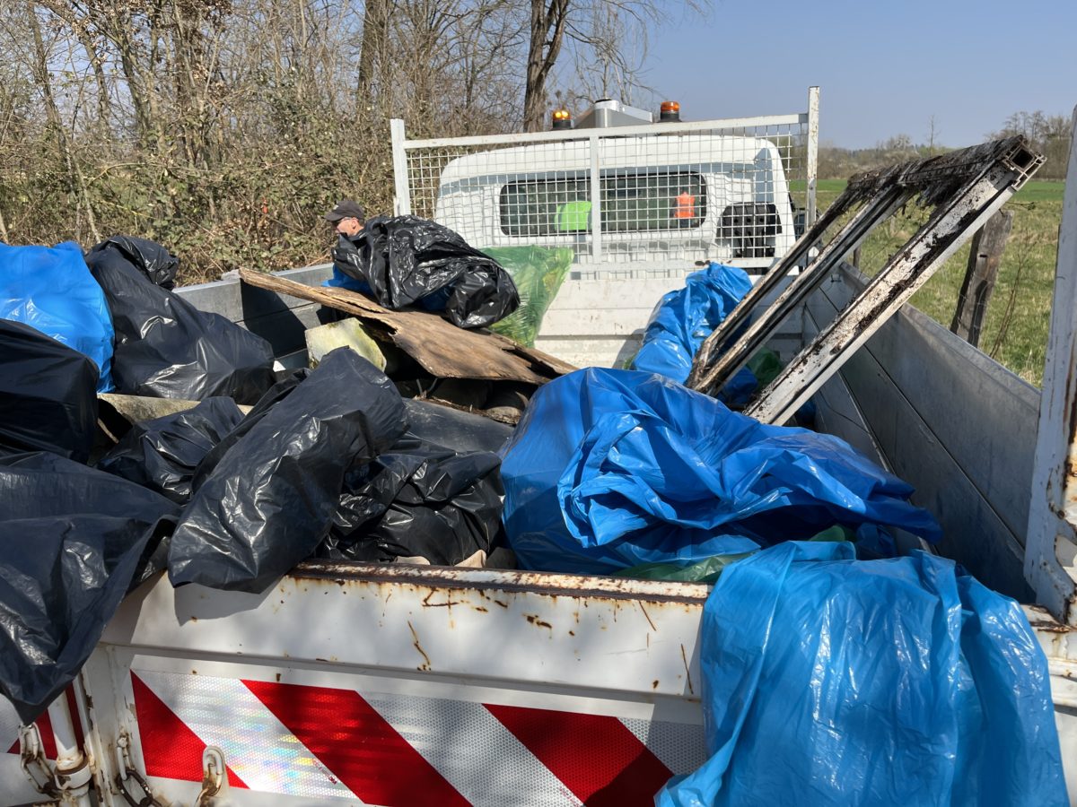 Les sacs poubelle pleins et encombrants 
ont été ramassés par les agents 
des services techniques de la Ville