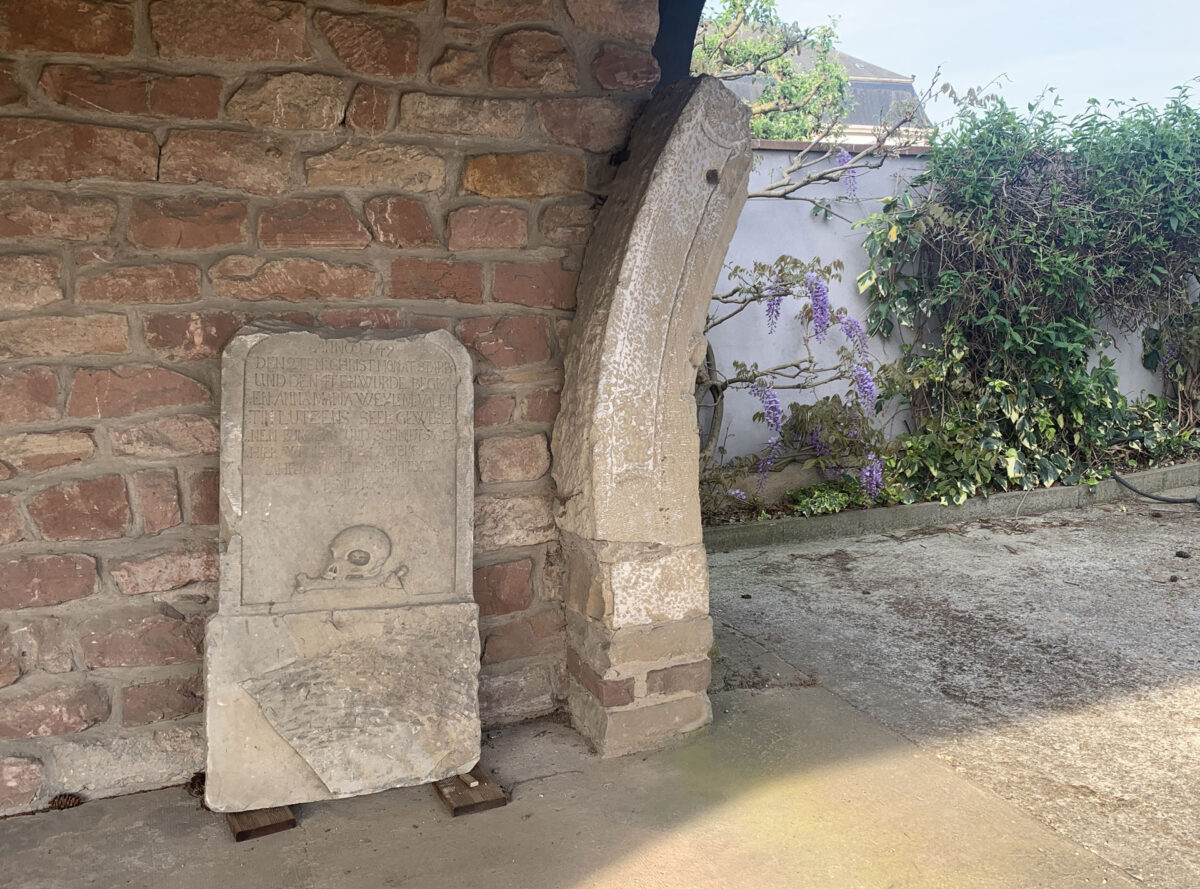 Déplacement de la plus vieille stèle de Brumath, du musée vers le cimetière Central