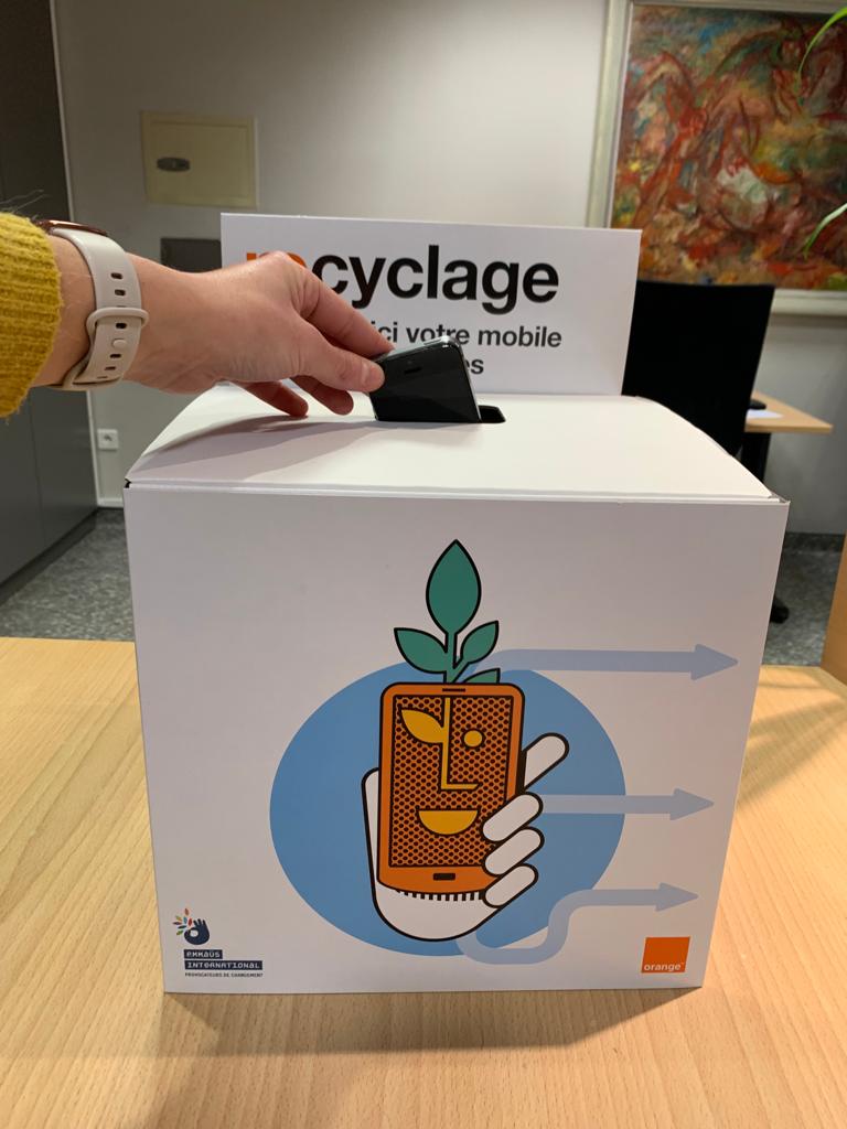 Photo de la box de récolte installée à l'accueil de la Mairie